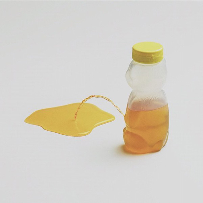 Peeing honey bear