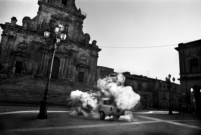 8.(c) Angelo Turetta , Crash, Sicily, Italy 1996, Courtesy ILEX Gallery
