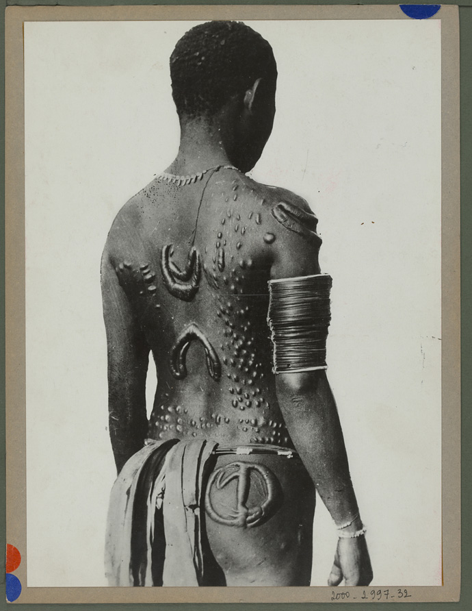 1930-35 - Processo di scarificazione - © musée du quai Branly