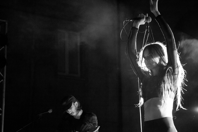 Volto da bambina / corpo da assassina
