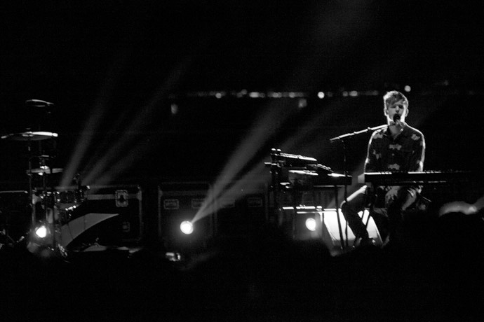 a mezzanotte in punto appare a tutti noi James Blake