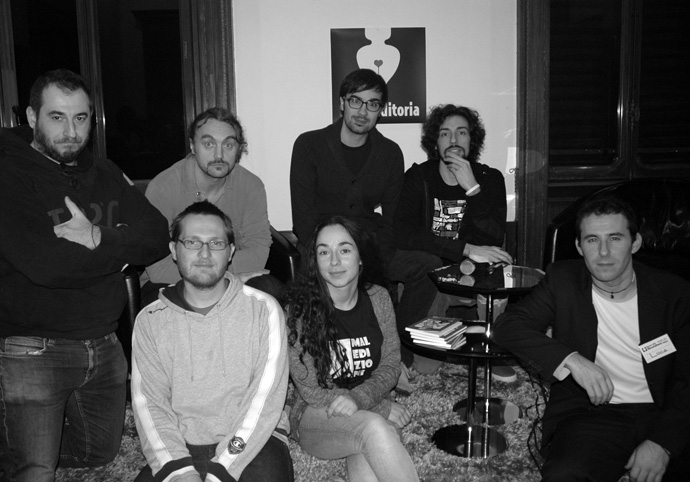 MalEdizioni alla Microeditoria: al centro Luigi Filippelli e Nadia Bordonali, da sinistra a destra gli autori e collaboratori Marcello Bergoli, Nicola Fantoni, Mattia Filippini, Enrico Mazzardi e Luca Grazioli.