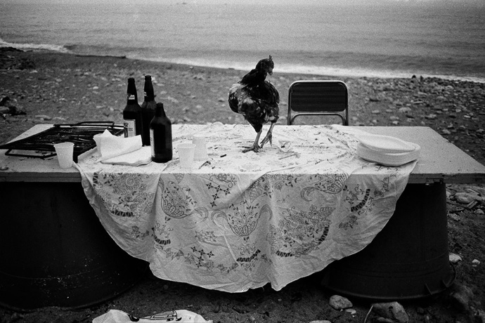 Nella spiaggia dell’Arenella la festa è finita Palermo, 1986 Courtesy Letizia Battaglia